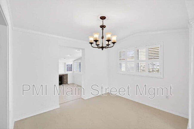 Building Photo - 413 E Miller St