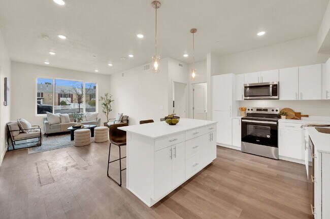 Building Photo - First  Month Rent FREE