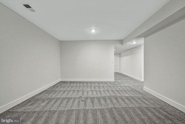 Building Photo - 8179 Bodkin Ave