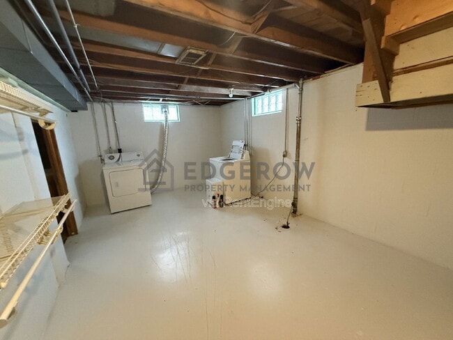 Building Photo - 740 Lyles St SE