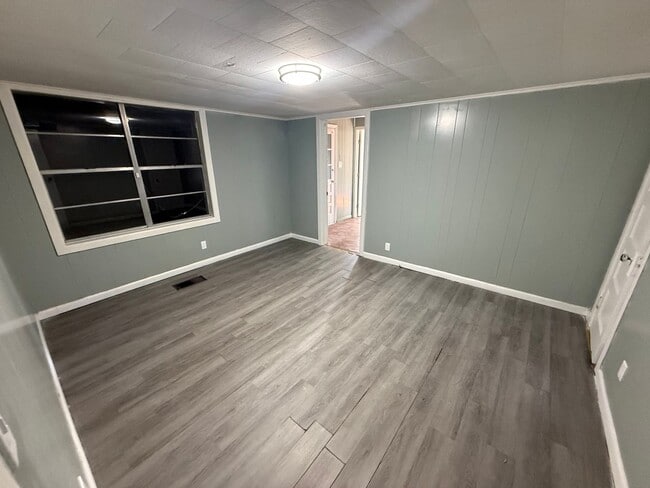 Building Photo - Renovated 5 Bedroom 2 Bath Home for Rent!