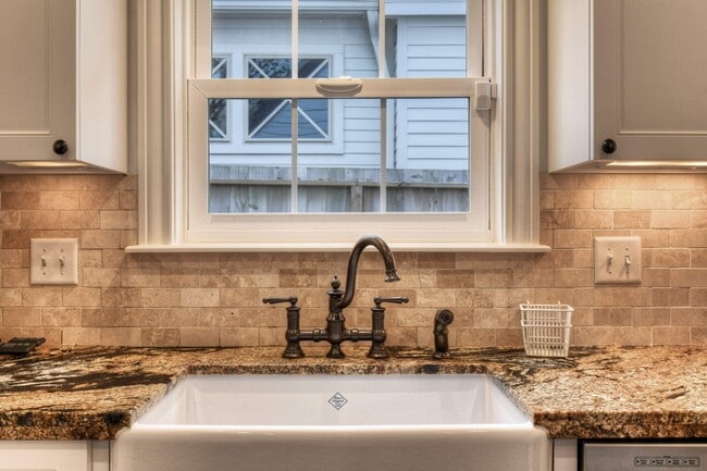 Building Photo - 5912 Auden St