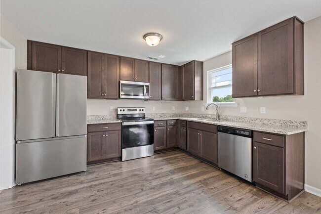 Building Photo - 230 Rosewood Ln