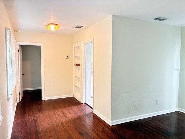 Building Photo - 1650 Crestwood Dr