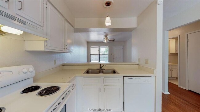 Building Photo - 307 Manuel Dr