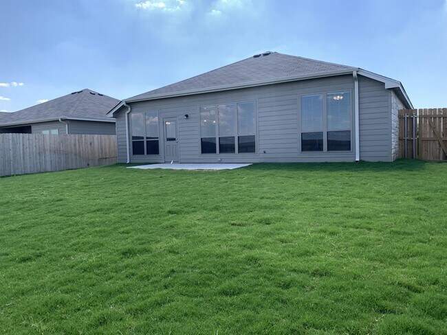 Building Photo - 1329 Aurora Grv Bnd