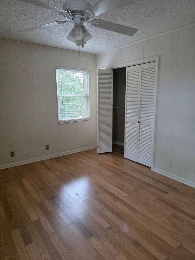 Building Photo - Charming Greenville House on Acre lot