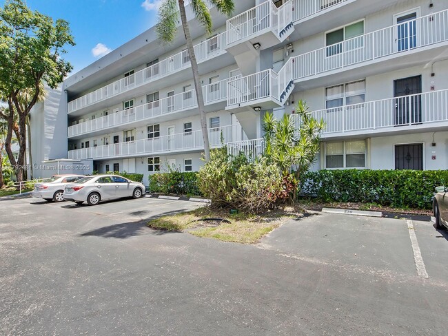 Building Photo - 108 Royal Pk Dr