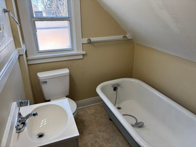 Building Photo - 3010 Warsaw St