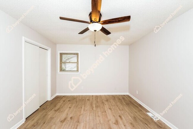 Building Photo - Beautifully Modernized 3 BR and 2 BA in on...