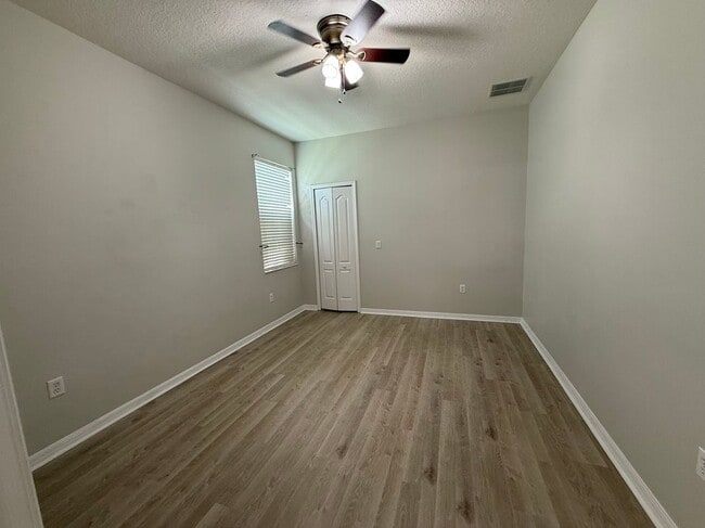 Building Photo - 944 Lost Grove Cir