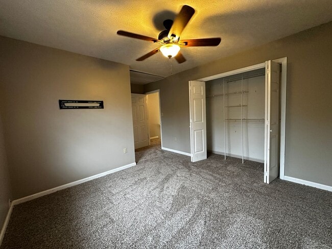 Building Photo - 2 Bedroom/2.5 Bath in Lyn Mar Downs