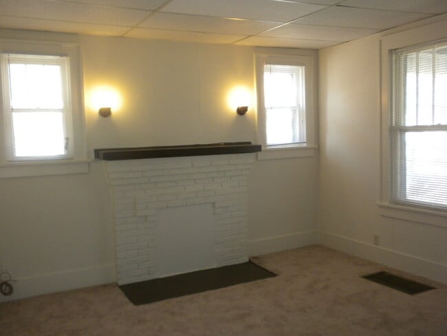 Building Photo - 1510 Rosemary Ln