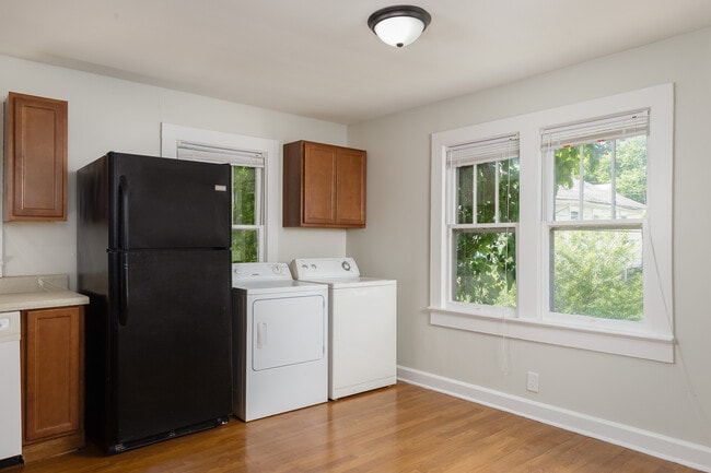 Building Photo - 525 N Chestnut St