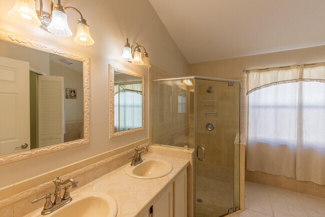 Building Photo - 2689 Fairway Cove Ct