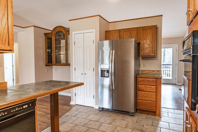 Building Photo - 104 Primrose Cir