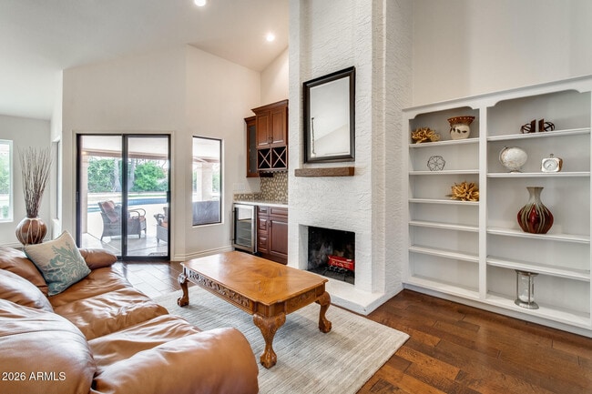 Building Photo - 10675 E Cinnabar Ave