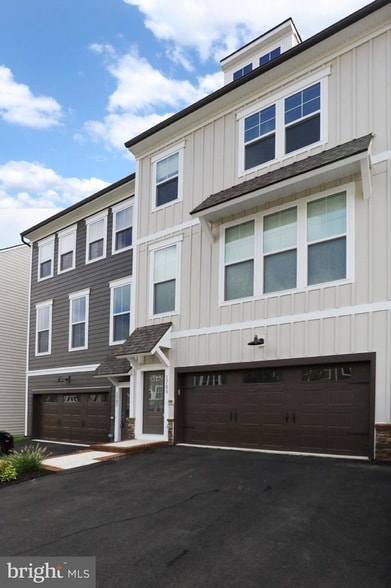Building Photo - 1709 Beech Leaf St