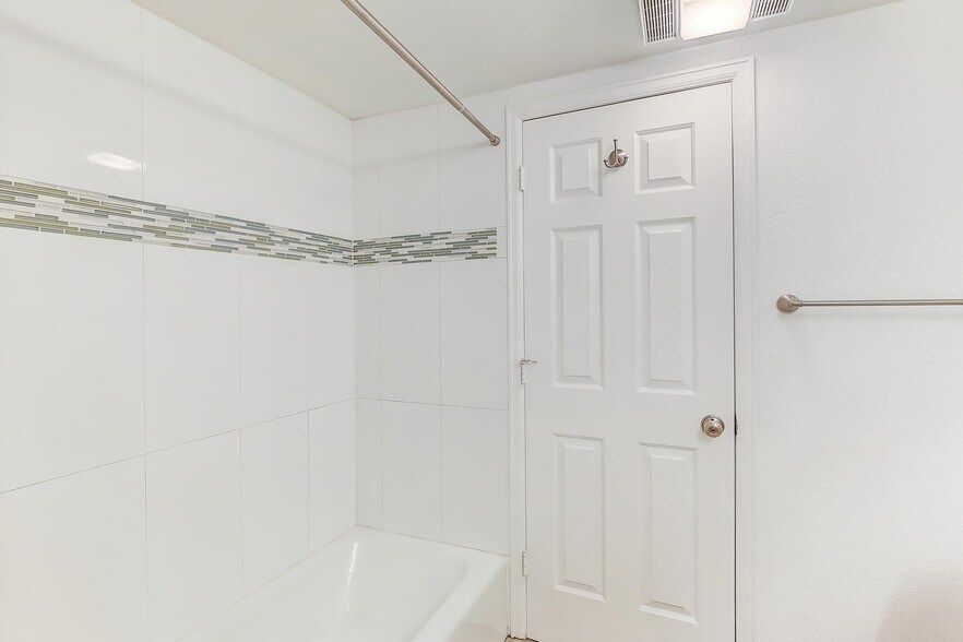 Building Photo - 2 Acoma St