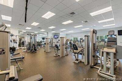 Building Photo - 2640 Lake Shore Dr