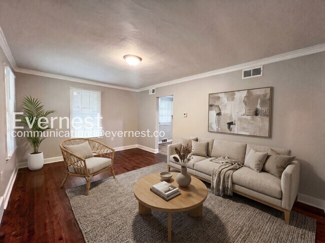 Building Photo - 2 Bed/1 Bath Home with Off-Street Parking / Available Now!