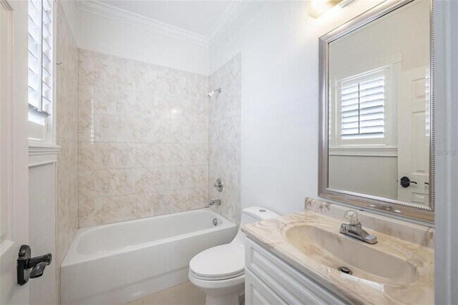 Building Photo - 2323 W Cherry St