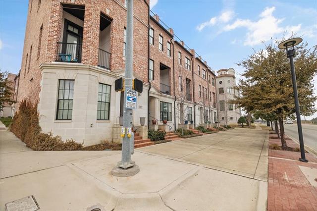 Building Photo - 416 Mills St