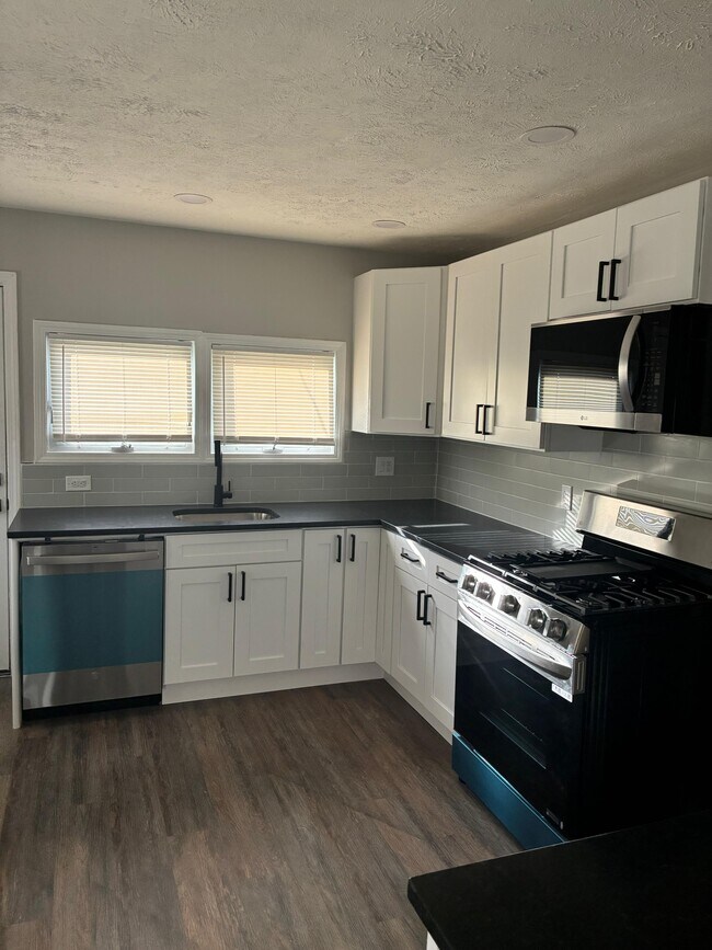 Building Photo - 2721 Woodbridge Ave