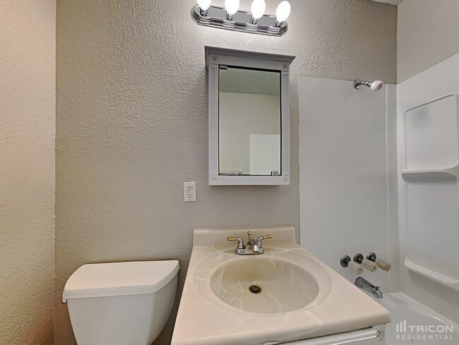 Building Photo - 308 Grape St