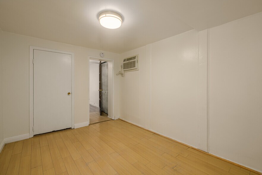 Building Photo - 1325 N Orange Dr