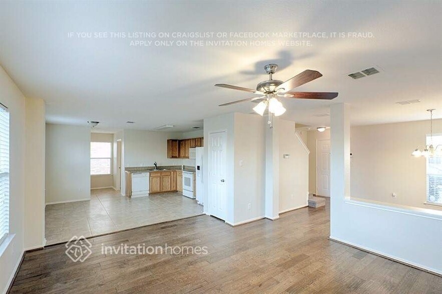 Building Photo - 2804 Mesa Valley Dr