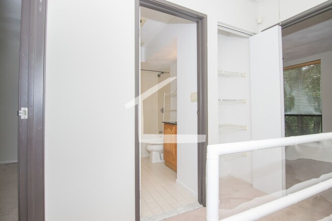 Building Photo - HOT ALLSTON LISTING!!!!