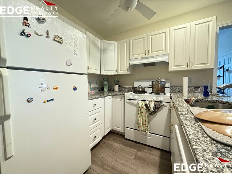 Building Photo - 54 Egmont St