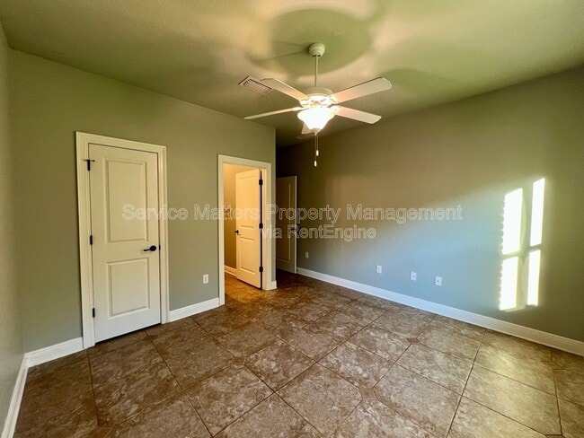 Building Photo - 2926 Greystone Dr