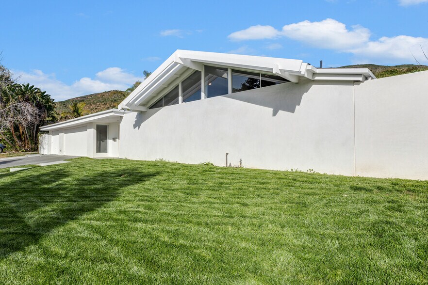 Mid Century Modern - 6234 Paseo Canyon Dr