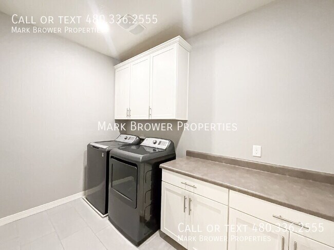 Building Photo - 7472 E Paraiso Dr