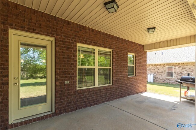 Building Photo - 114 Rushing Brook Dr