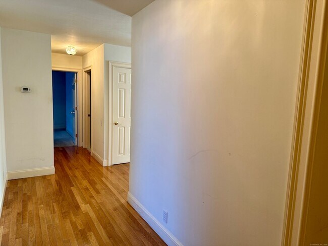 Building Photo - 5 Stebbins Close