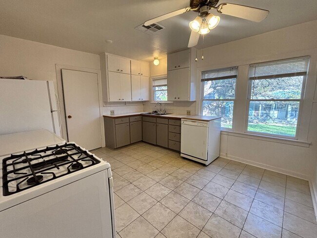 Building Photo - Fairview Properties