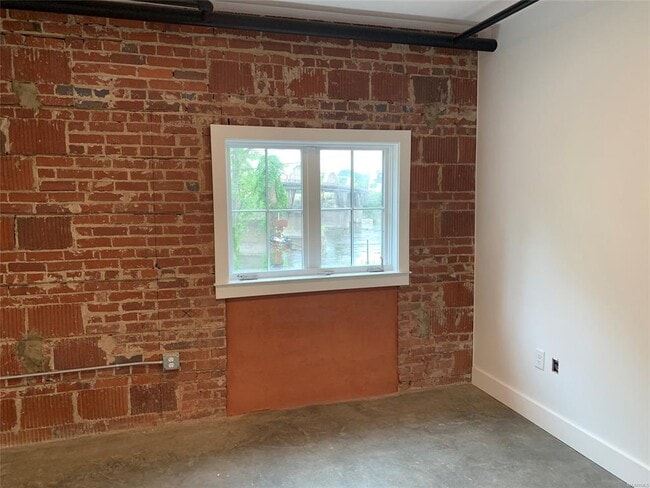 Building Photo - 101 N Bridge St