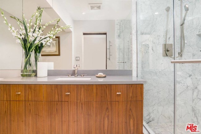 Building Photo - 2175 Ponet Dr