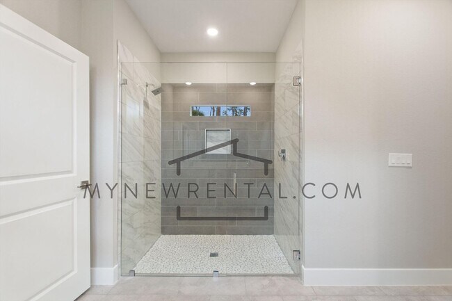 Building Photo - ONE MONTH FREE RENT! Modern, energy effici...