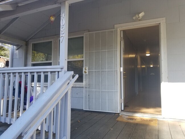Building Photo - Updated Studio Apartment in Shasta Lake