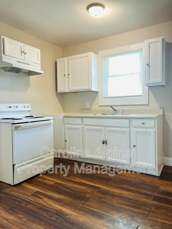 Building Photo - 606 S Ellis St