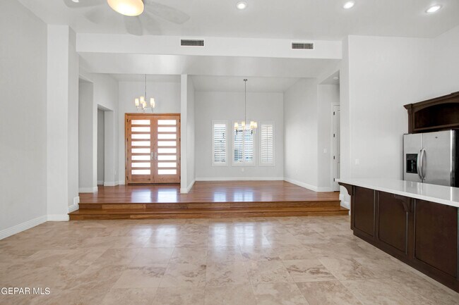 Building Photo - 2205 Hacienda Rey Dr