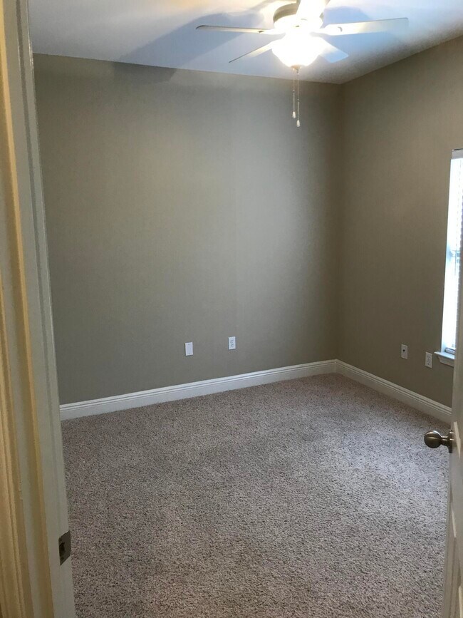 Building Photo - 24 Mozart Ln