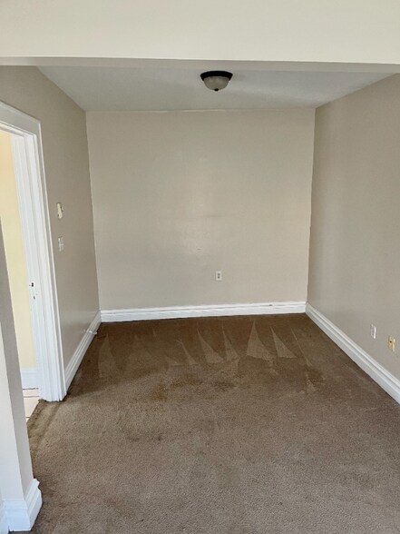 Building Photo - 1530 3rd Ave