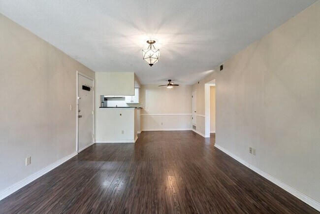 Building Photo - Charming 1 beds 1 bath in Aurora!**Owner i...