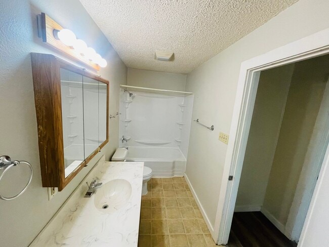 Building Photo - 2BD/1BA