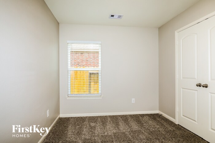 Building Photo - 22422 Base Light Dr